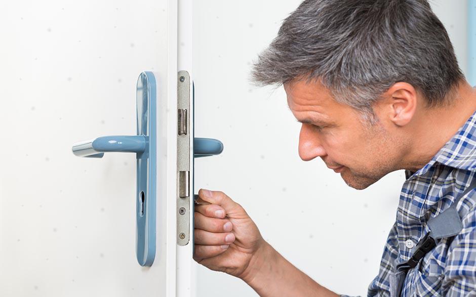 changer serrure porte fenetre pvc Paris 18